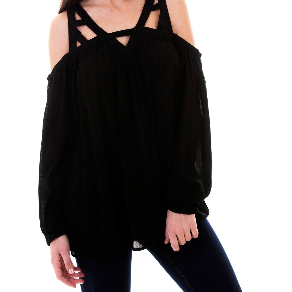 Open shoulder strappy top in black